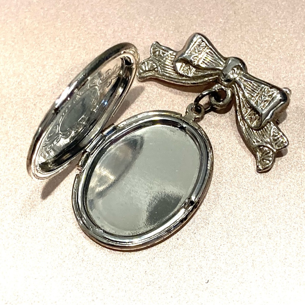 Vintage 1928 Co. Silver tone Victorian Style Ribbon Bow Locket Brooch Pin